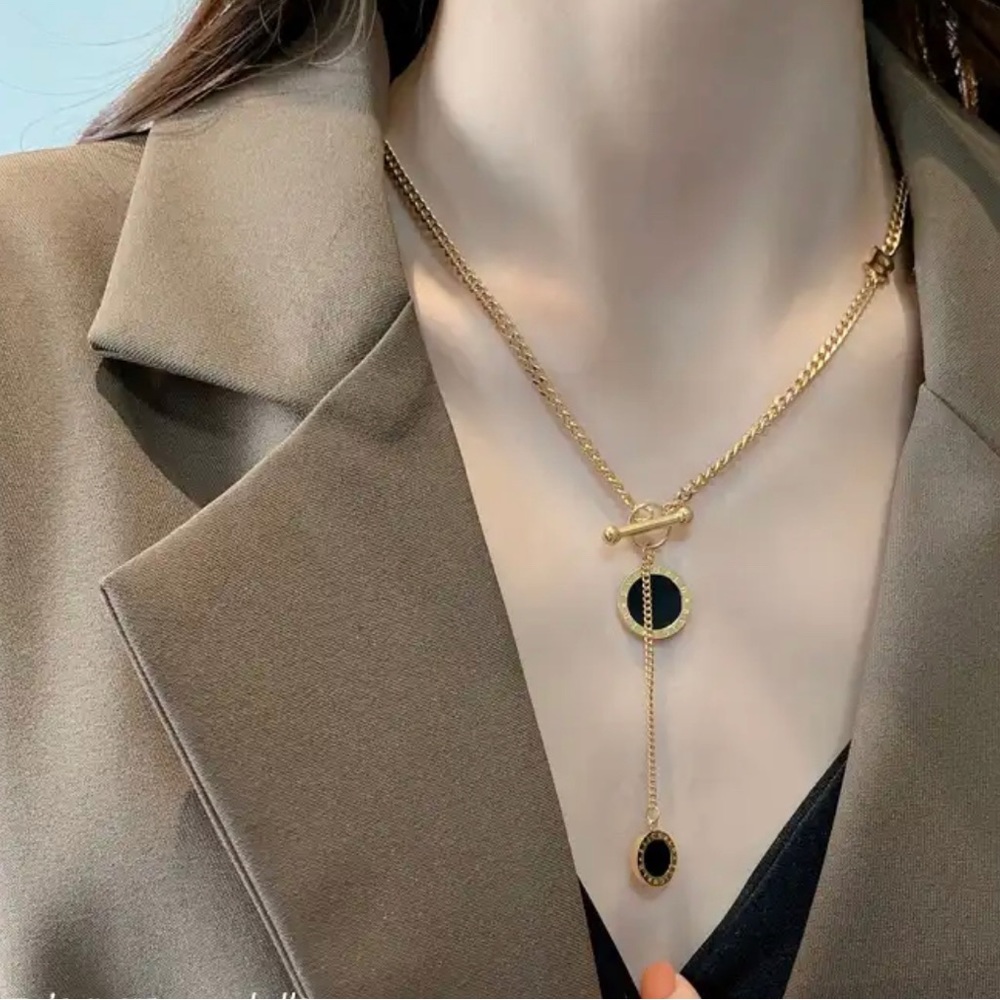 18K Gold Plated Stainless Steel Black Roman Letter Pendant Necklace - Picture 4 of 4